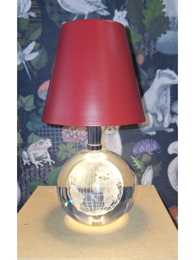 LED Tischlampe mit Globus Gravur aus Glas, Creme mit Touch Dimmer 18cm