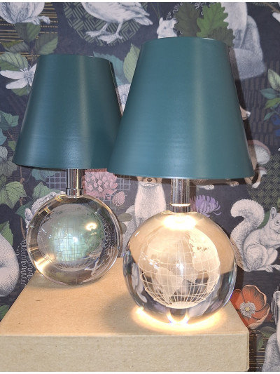 LED Tischlampe mit Globus Gravur aus Glas, Grün mit Touch Dimmer 18cm