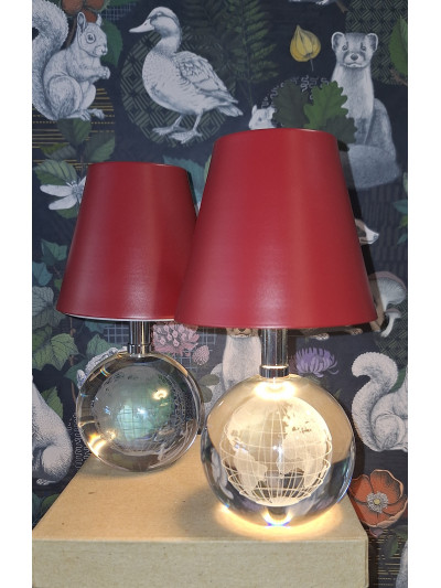 LED Tischlampe mit Globus Gravur aus Glas, Rot mit Touch Dimmer 18cm