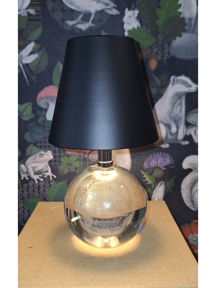 LED Tischlampe mit Globus Gravur aus Glas, Schwarz mit Touch Dimmer 18cm
