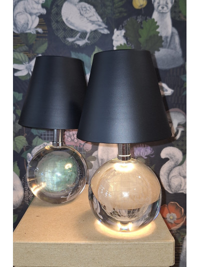 LED Tischlampe mit Globus Gravur aus Glas, Schwarz mit Touch Dimmer 18cm