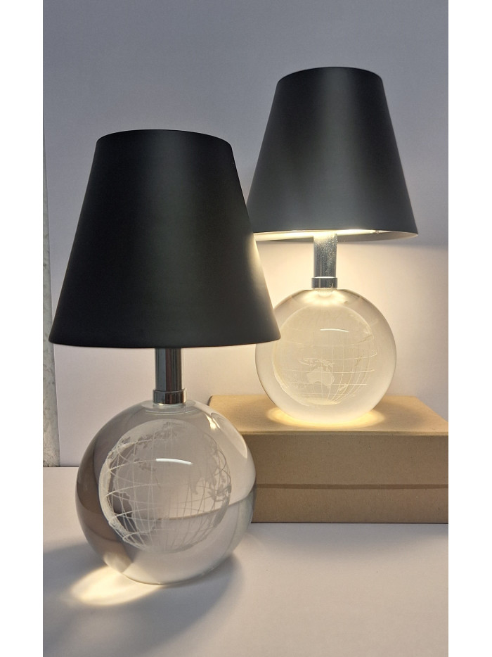LED Tischlampe mit Globus Gravur aus Glas, schwarz mit Touch Dimmer 18cm