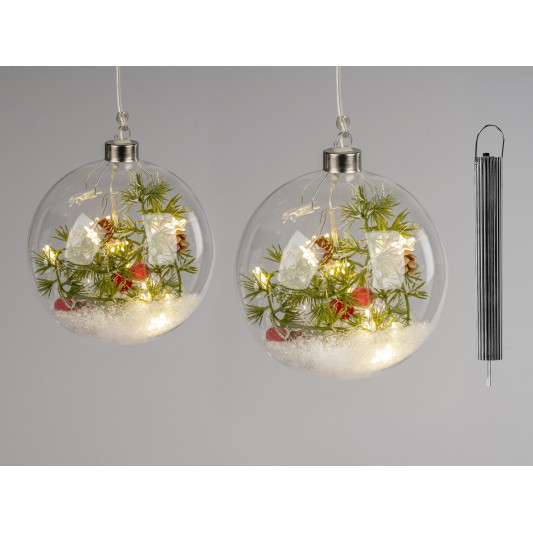 LED Glaskugel Winterzeit 12cm mit Kiefern und Beeren, hängend